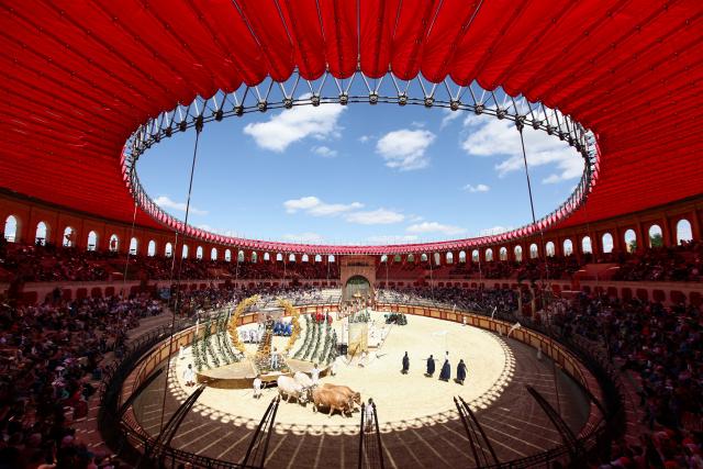 Le Puy Du Fou Sous Le Signe Du Triomphe Puy Du Fou Parcs Sur